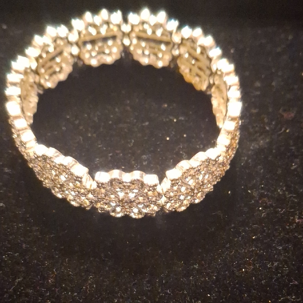 Elegant Silver Women's Bracelet